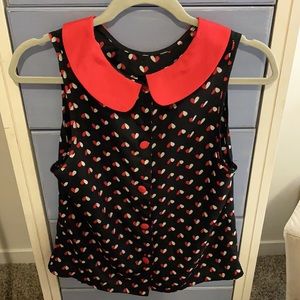 Heart print with red collar top